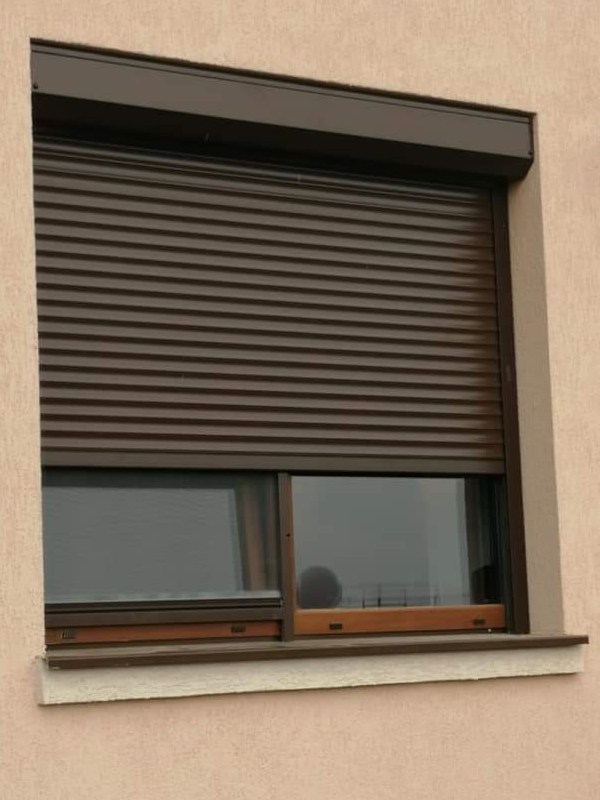 Rulouri exterioare cu Plasa